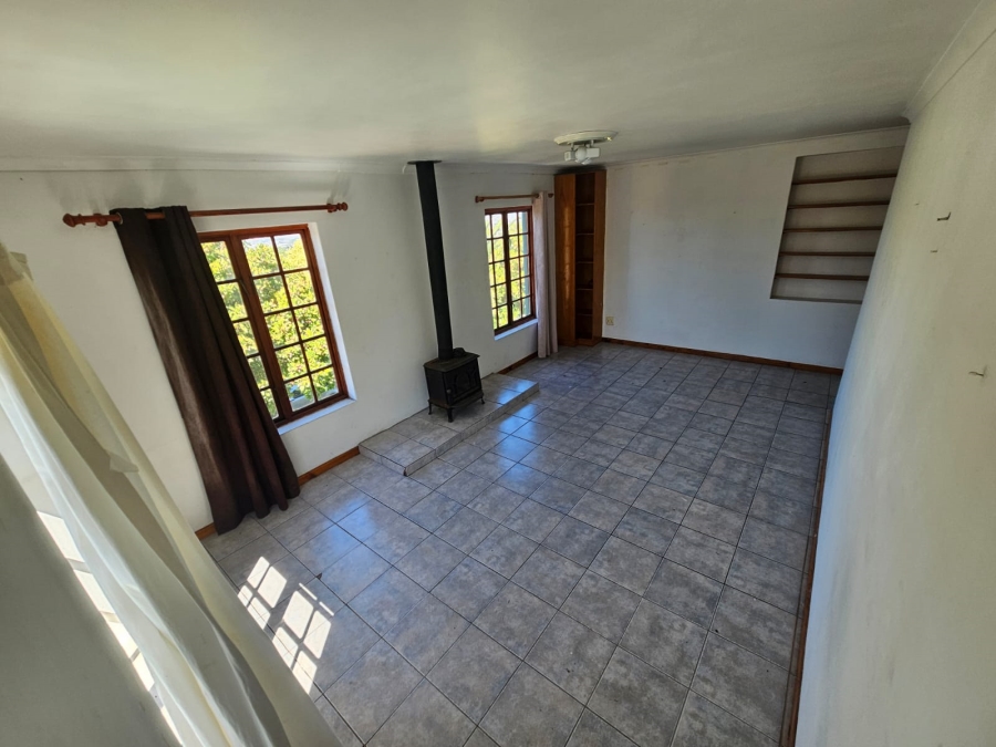 To Let 6 Bedroom Property for Rent in Loevenstein Western Cape